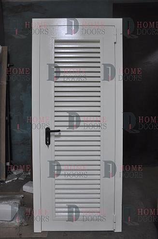 Белая дверь в щитовую